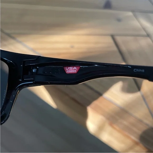 OAKLEYCanteen Men's Polarized Black
Wrap Sunglasses. Used.
009225-01-60 - Picture 8 of 12